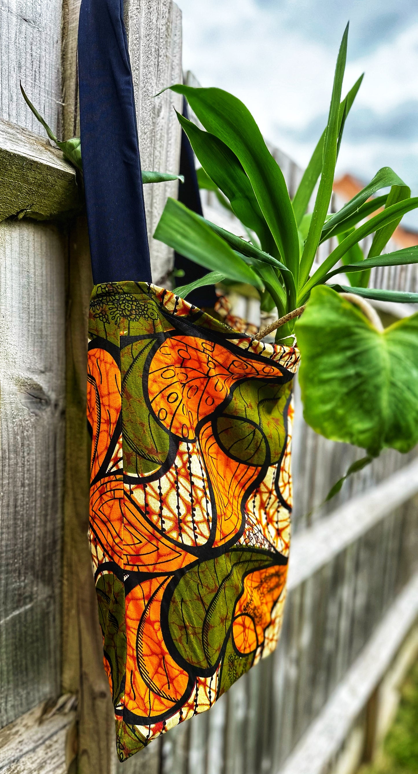 Mbali tote