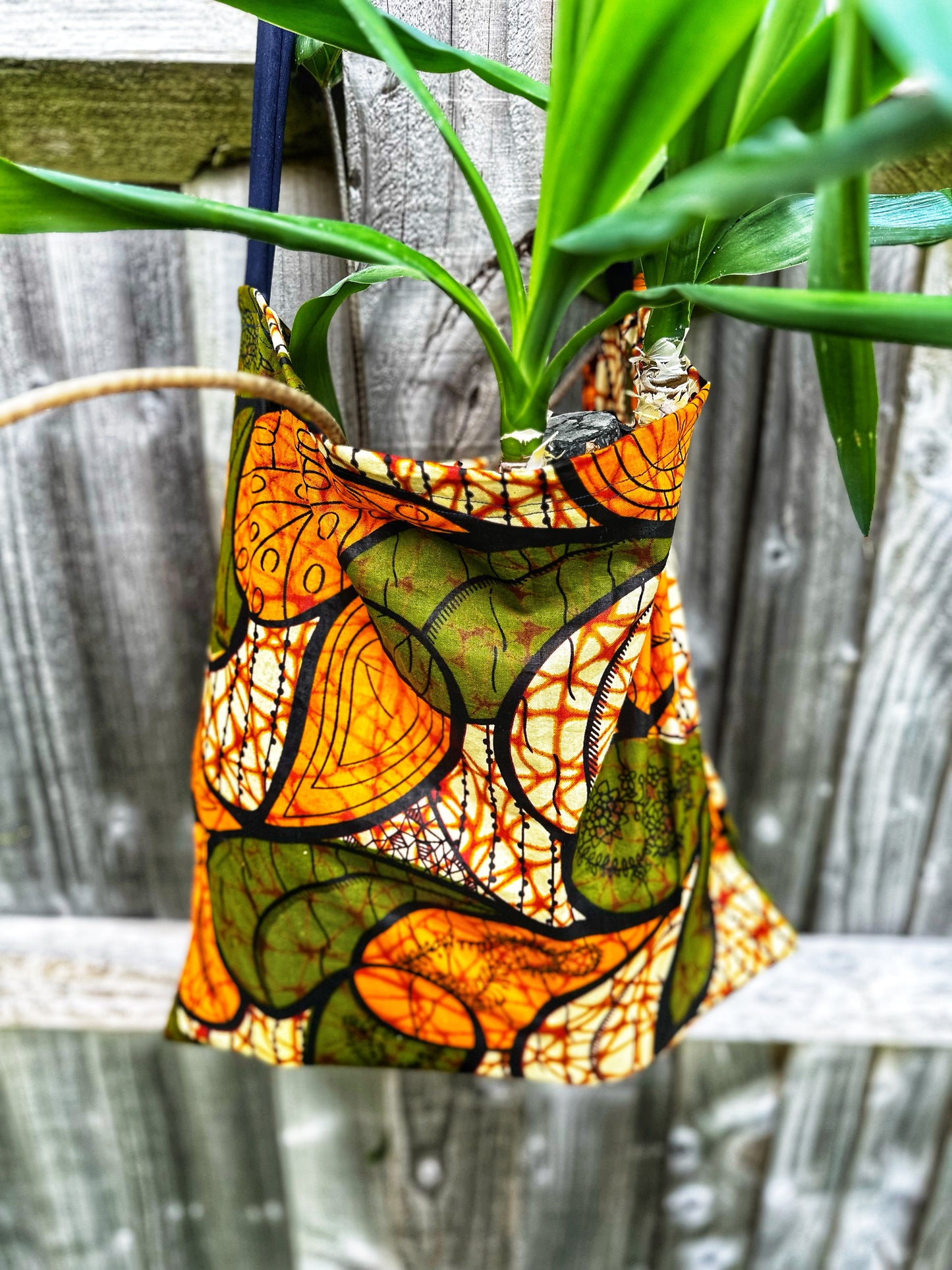 Mbali tote